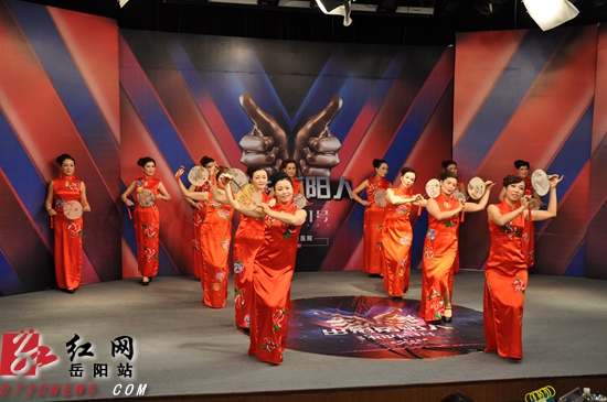 岳阳市爱俏模特队表演《风华圆梦》