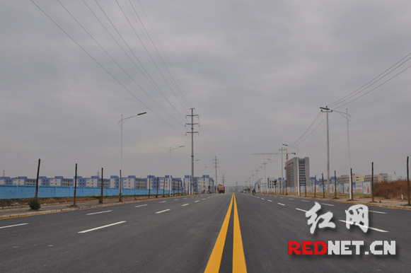 鼎城创新创业园交通便利。