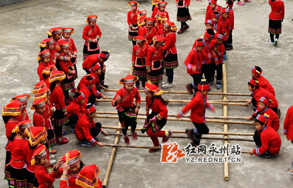 瑶山深处快乐的瑶文化传承天使。李先志 摄