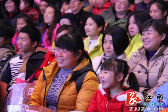 慈利:大兵义演 爱心助学(组图)