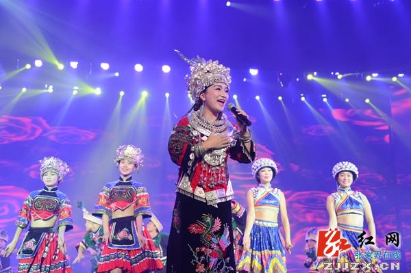 200名银发艺术家“献艺”张家界魅力湘西