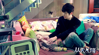 男神女神齐聚BoBo 辣妈李小璐示范“奶孩子”