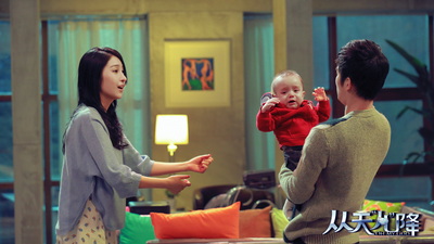 男神女神齐聚BoBo 辣妈李小璐示范“奶孩子”