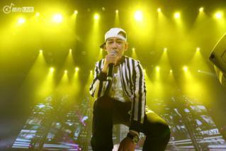 双男合体引高潮，张远出现爆基情