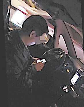 的哥捡到手机送回 嫌