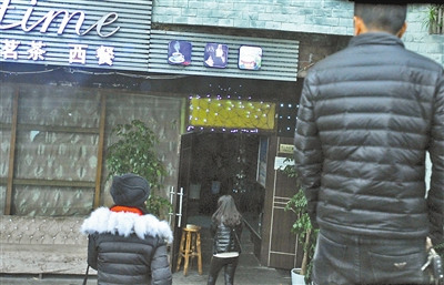 男子微信结识女网友约会时被点两千元红酒(图)