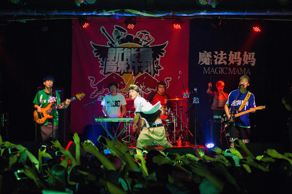 魔法妈妈在巡演现场的演出