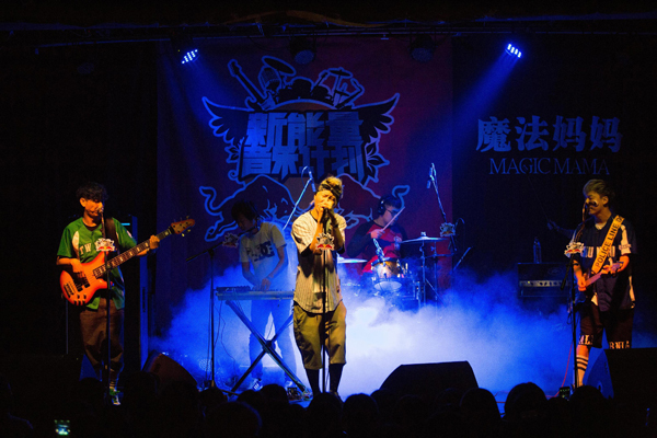 魔法妈妈在巡演现场的演出