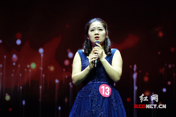 杨玉燕演唱《老爸》获三等奖。