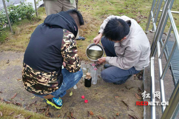 长沙市环保局开展冬汛期碧水执法行动现场。