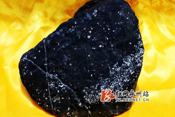 《字母始祖石》李先志 赵卿 摄