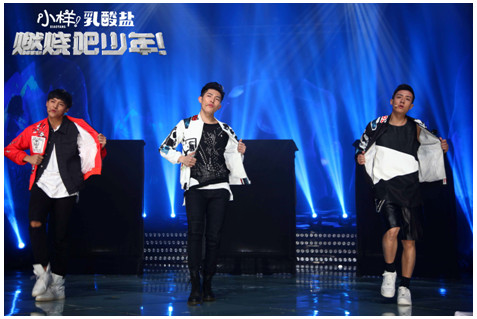 《燃烧吧少年！》谷嘉诚被李宇春“留堂” 伍嘉成被伊一调侃“娱乐圈老干部”