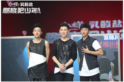 《燃烧吧少年！》谷嘉诚被李宇春“留堂” 伍嘉成被伊一调侃“娱乐圈老干部”