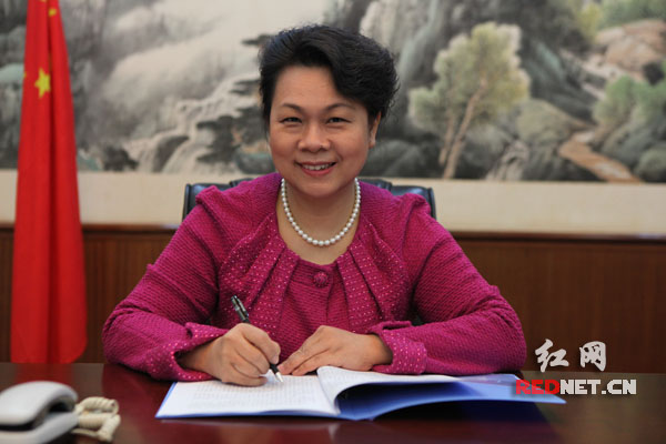 湖南省人民政府外事侨务办公室党组书记、主任肖百灵。