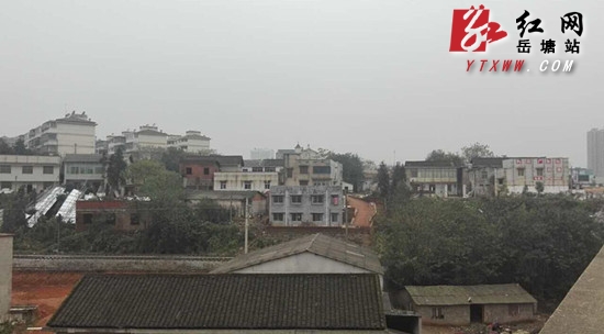 岳塘区提前超额完成户外广告拆除任务