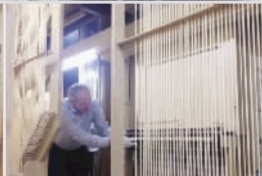 为建设一座具有鲜明特色和国内一流的音乐厅,在1419座交响乐厅设置了号称“乐器之王”的管风琴。这架琴有61个音栓,3500根金属管,是湖南第一架管风琴,在国内也属于中大型的,为音乐厅“镇厅之宝”。