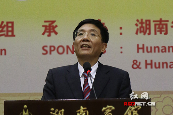 湖南省委副书记孙金龙在联谊会上致辞。