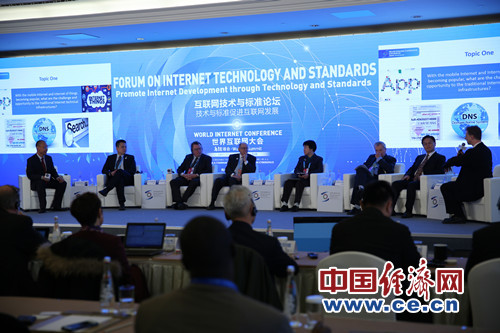 第二届世界互联网大会“互联网技术与标准”论坛于12月18日上午在乌镇举行，中国经济网全程直播议题二“技术与标准促进互联网发展”。