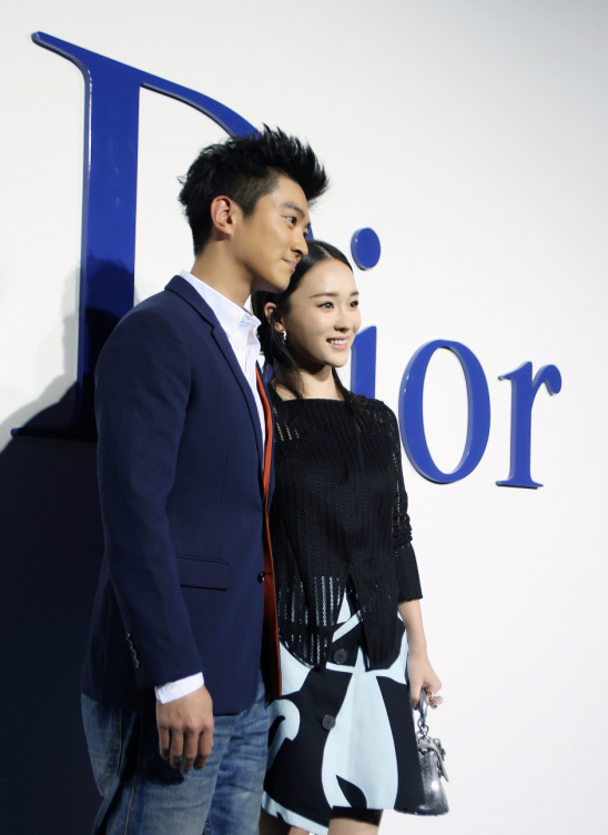 霍思燕杜江恩爱出席时尚活动