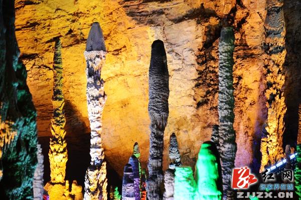 张家界启动“我为家人做导游”活动  黄龙洞等十家旅企亮“绿灯