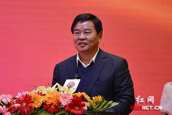 湖南省副省长、省工商联主席何报翔出席会议并讲话。