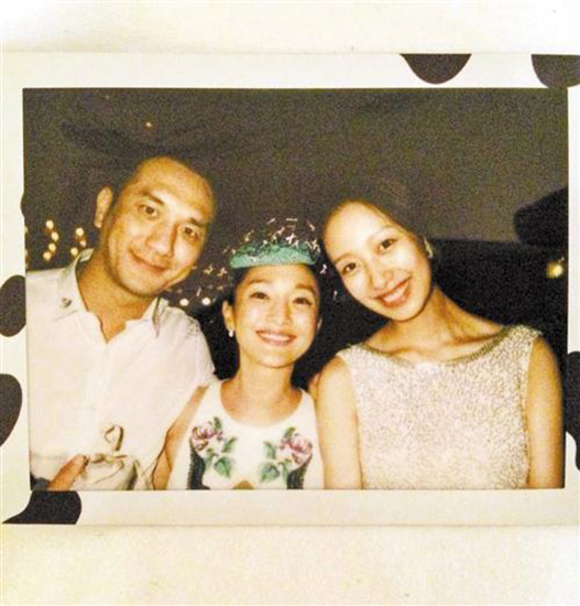 周迅与黄觉夫妇合影