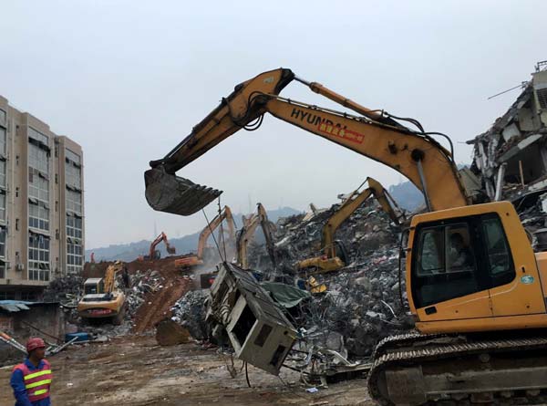 Rescuers race to find 81 missing in landslide