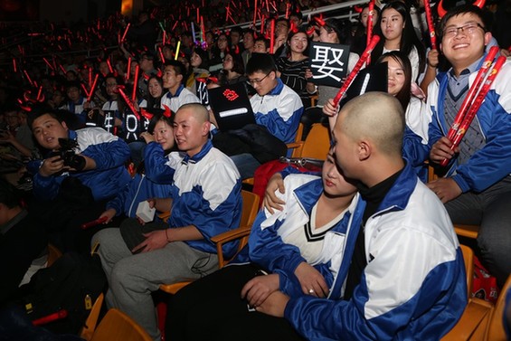 霸道“和尚”演唱会包场求婚，削发明志豪送钻戒