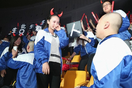 霸道“和尚”演唱会包场求婚，削发明志豪送钻戒