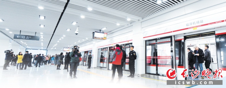 大气漂亮的磁浮机场站内景。长沙晚报记者 石祯专 摄