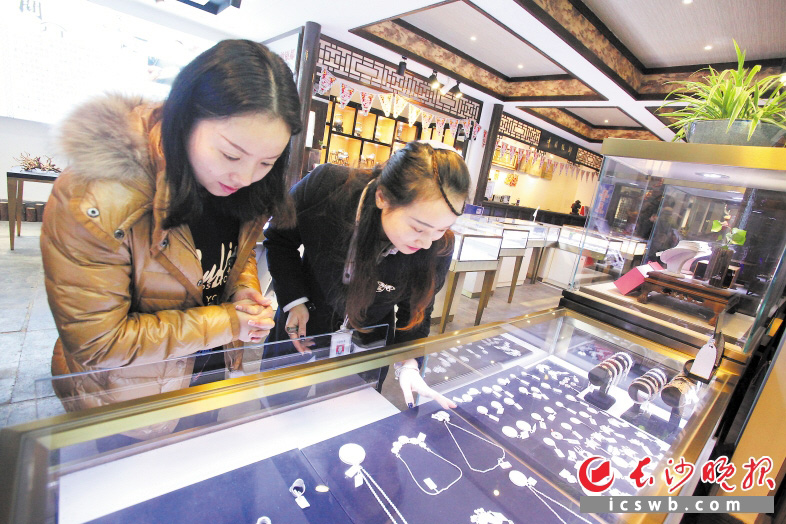 地处太平老街的“中国银都”,决心抢占白银文化艺术的高地,实现对白银文化有效的保护和传承。