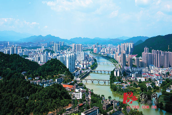 加上新落成的浏阳河六桥，浏阳河城区段已经有六座桥连接起两岸交通。 天马摄