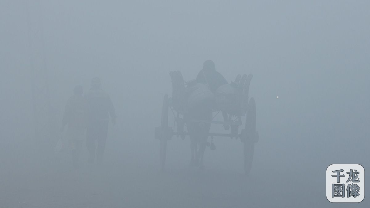 当地时间2015年12月8日，巴基斯坦拉合尔，当地遭遇严重雾霾天气。