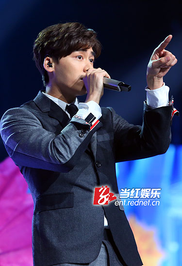 湖南卫视跨年演唱会超女李宇春周笔畅张靓颖