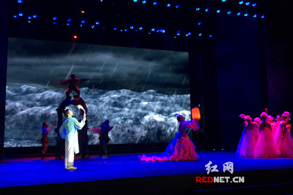 《梦之旅》背景设定宏大,舞台效果极具气势。