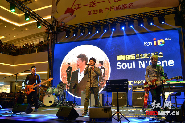 12月31日晚，悦方举办圆点跨年音乐会，与市民一同快乐跨年。