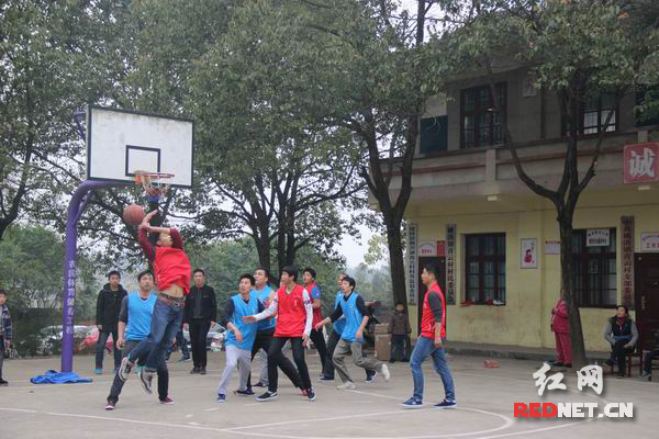 隆回县桃洪镇举办首届农民篮球友谊赛