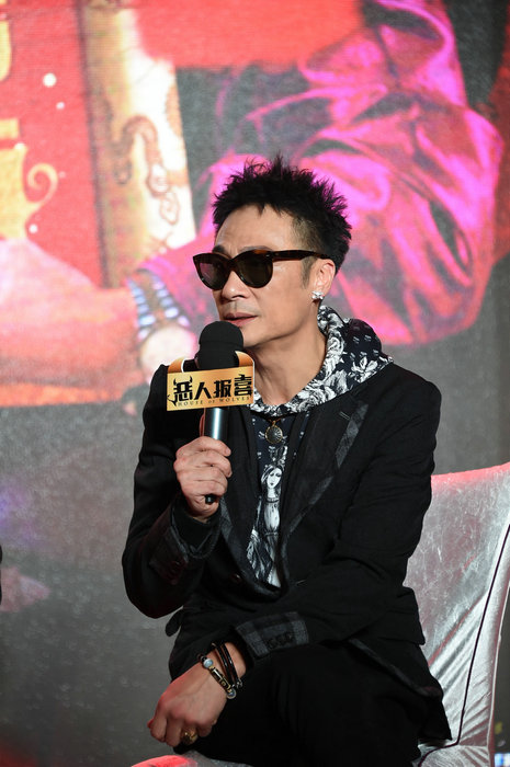 吴镇宇接受访问中
