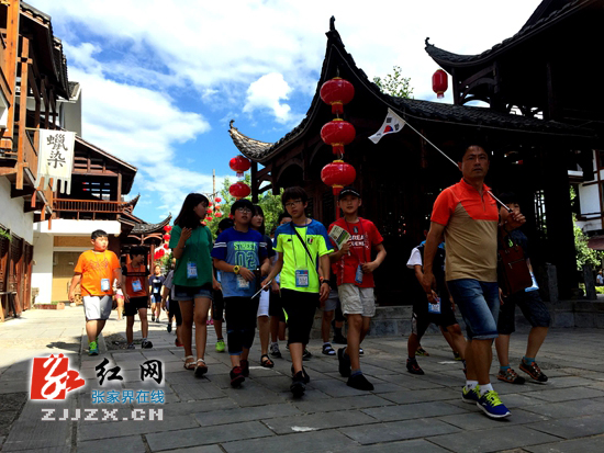 张家界溪布老街晋级4A 非遗体验点燃“夜经济”