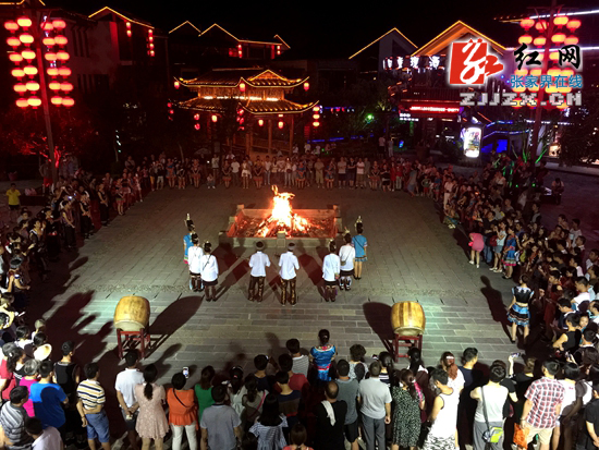 张家界溪布老街晋级4A 非遗体验点燃“夜经济”