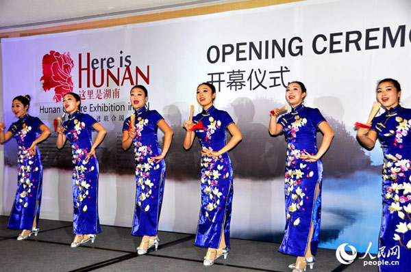 介绍湖南自然人文的歌舞表演（殷淼 摄）。图片来源：人民网