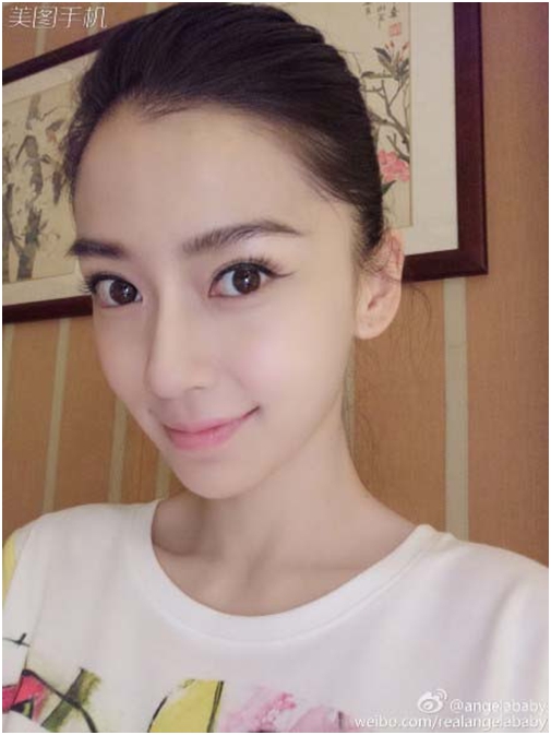 Angelababy“美图手机”自拍照