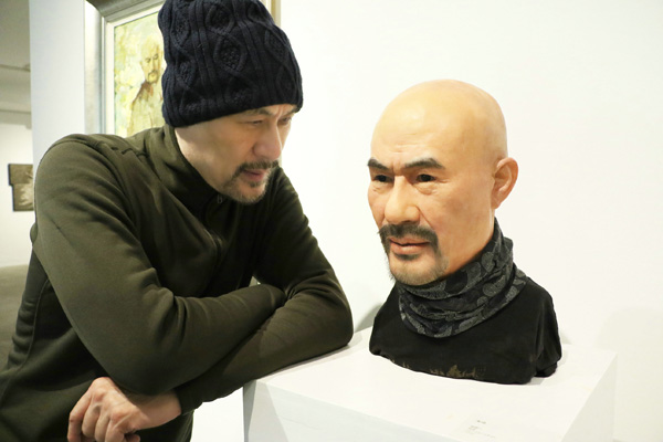 徐锦江观看“另一个自己”