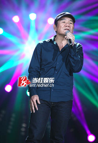 赵传作为第八人亮相“歌手4”首期录制。
