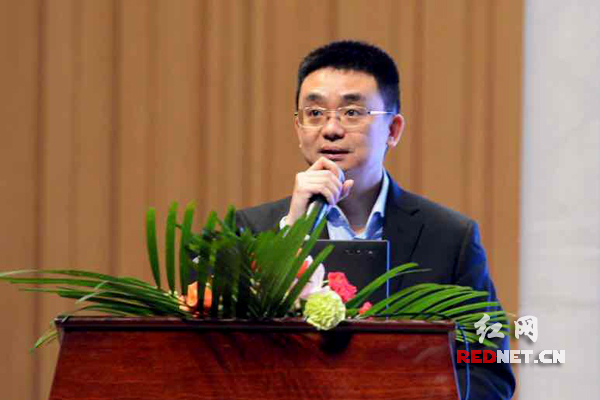 　中国工商银行湖南省分行副行长李波演讲。