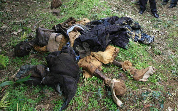 原文配图：古墓被盗现场，图中干尸为“太原堂”弼庵公，官至奉政大夫，正五品。