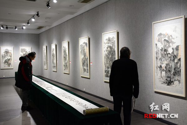 王江潮山水画展在湖南省画院美术馆开幕,受到省会艺术界关注。