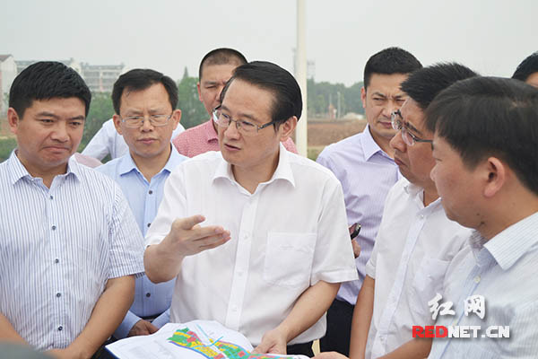 湖南省委常委、长沙市委书记易炼红批示雨花区拆违形成“雨花模式、雨花速度、雨花作风”。（资料图）