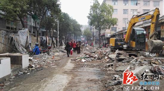 慈利县荷花路菜市场退市还路工程将提前完工并交付使用