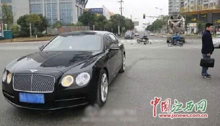宾利车